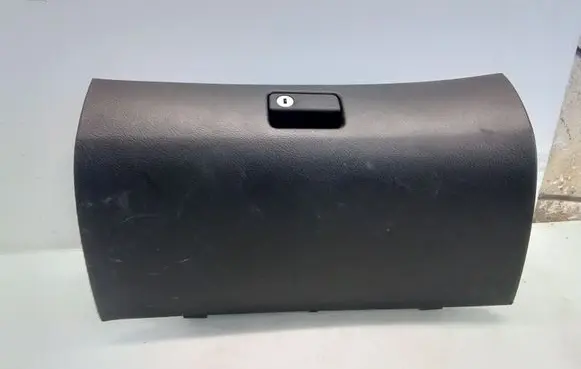Toyota Avensis T250 Glove box