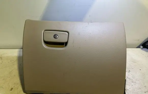 Glove box