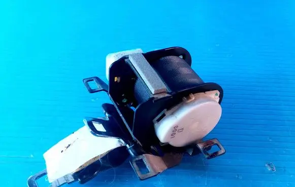 Toyota Yaris Verso Middle seatbelt (rear) 0432041 09590