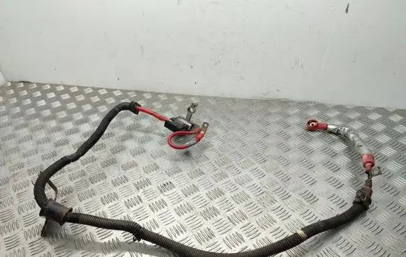 Land Rover Discovery 3 - LR3 Positive cable (battery)