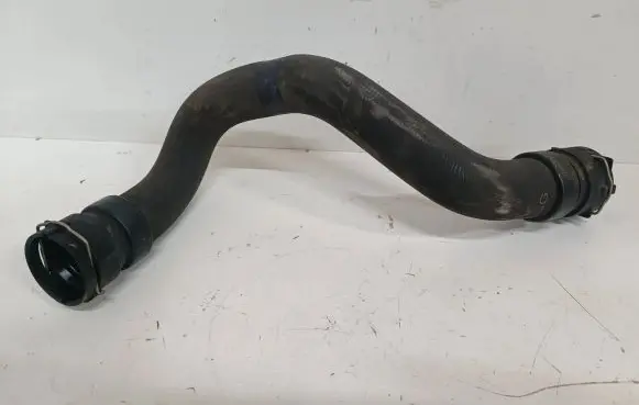 Coolant pipe/hose