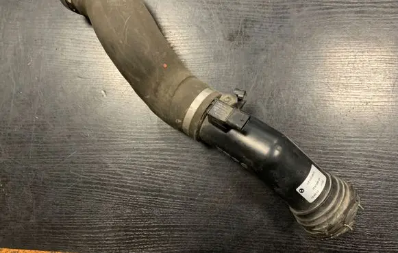 BMW 1 F20 F21 Intercooler hose/pipe 7597588