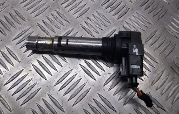 Volkswagen Golf V Spark distributor 036905715E
