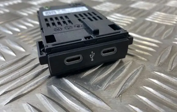 Volkswagen T-Roc USB socket connector 2G6035700
