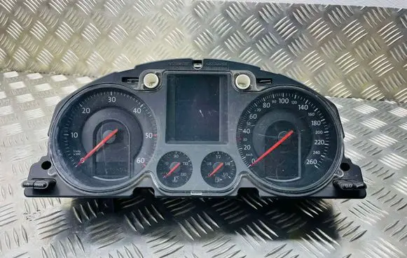 Volkswagen PASSAT B6 Speedometer (instrument cluster) 3C0920870A