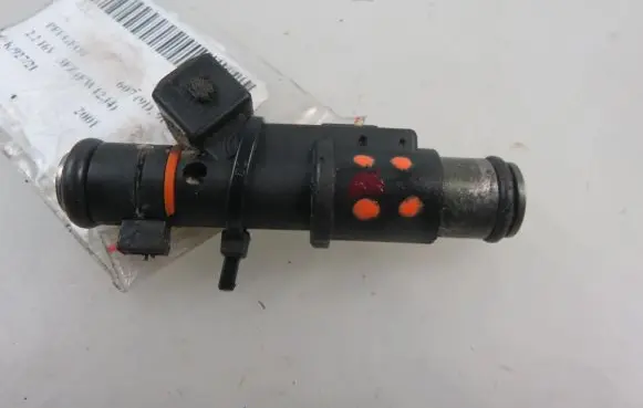 Peugeot 607 Fuel injector 01F004A