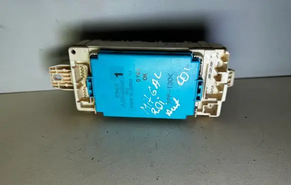 Mitsubishi Galant Fuse box set MR40589 47630129 2335