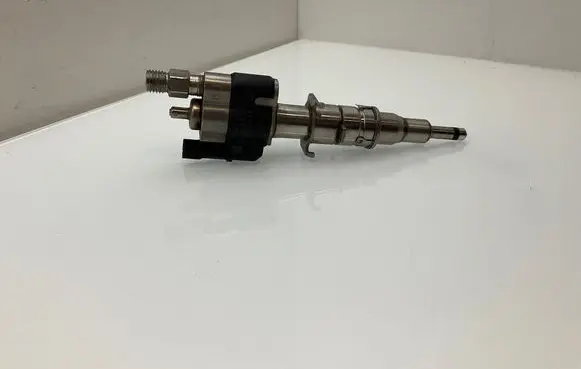 BMW 5 GT F07 Fuel injector 7585261 10181010 758526112