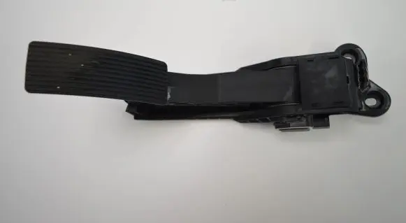 Mercedes-Benz ML W164 Accelerator throttle pedal A1643000004