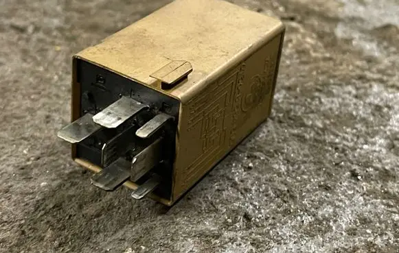 BMW 5 E60 E61 Window control relay 61368384505 V23141B5001X15