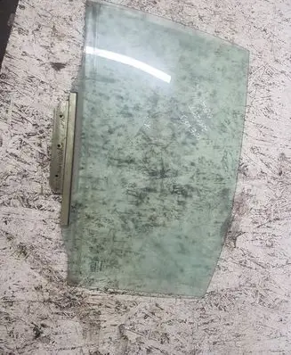 Toyota Avensis T250 Rear door window glass