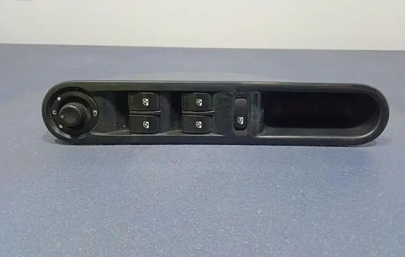 Renault Espace - Grand espace IV Electric window control switch 8200519355