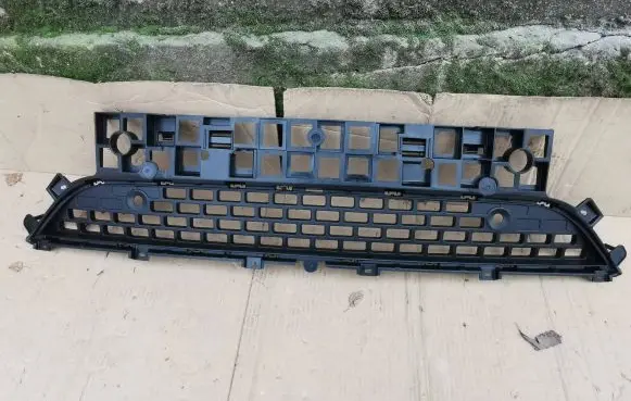 Renault Master III Front bumper lower grill 622546766R 622548761R