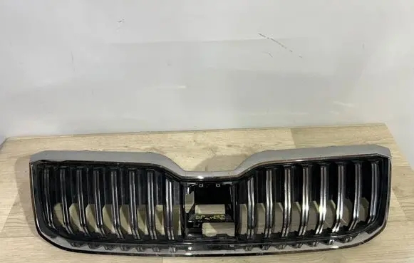 Skoda Superb B8 (3V) Front bumper upper radiator grill 3V0853653 3V0853653N 7006U100