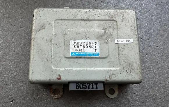Mitsubishi Pajero Glow plug pre-heat relay MK322045