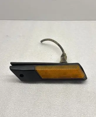 BMW 3 E30 Front fender indicator light 1367805