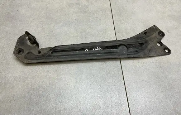 Skoda Yeti (5L) Radiator support slam panel bracket 5L0805931