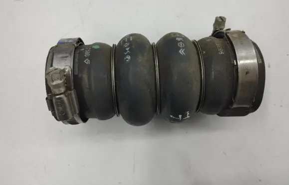 Opel Mokka B Intercooler hose/pipe 9835737580