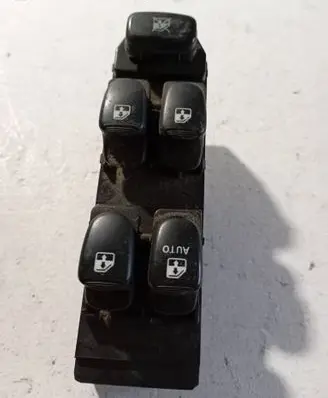 Hyundai Accent Central console control unit 821W04570
