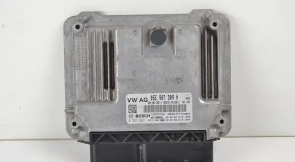 Volkswagen Golf VII Engine control unit/module 05E907309H 0261S21433