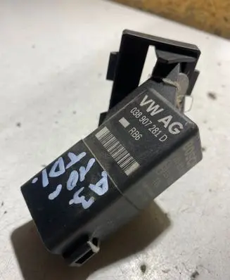 Audi A3 S3 8P Glow plug pre-heat relay 038907281D