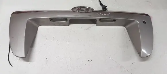 Hyundai Tucson JM Trunk door license plate light bar 873702E000