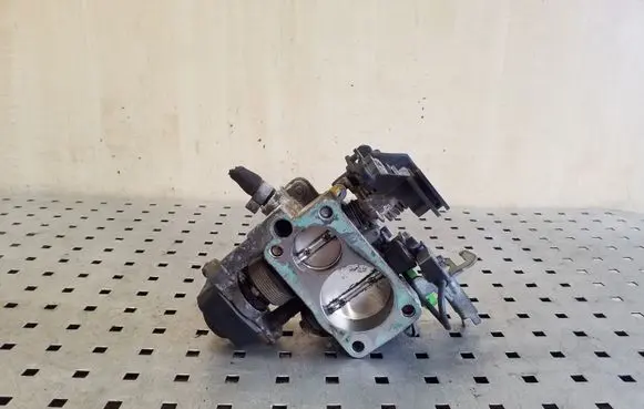 Audi A6 S6 C4 4A Throttle valve 213078063P 0280120431
