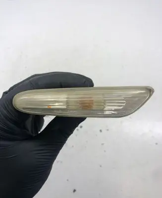 Front fender indicator light
