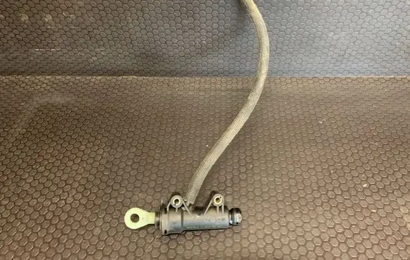BMW 3 E46 Clutch master cylinder 6758822 21526758822