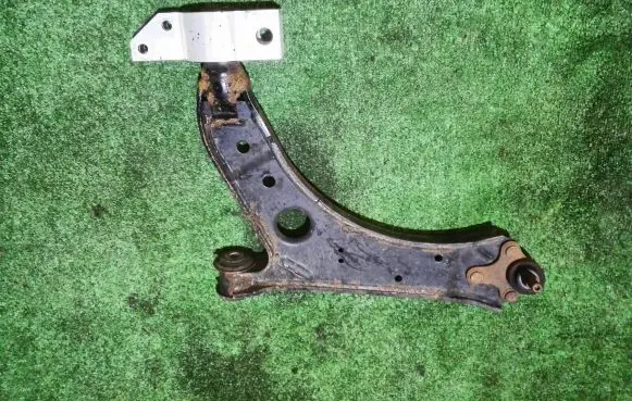 Volkswagen Golf V Front lower control arm/wishbone 1K0407189E 1k0407189
