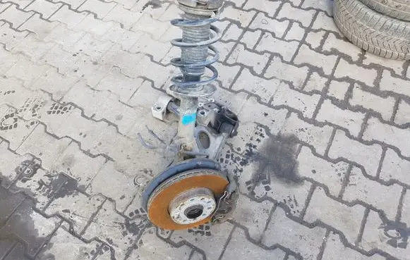 Seat Altea XL Front wheel hub spindle knuckle