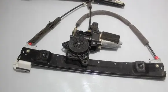 Front window lifting mechanism without motor