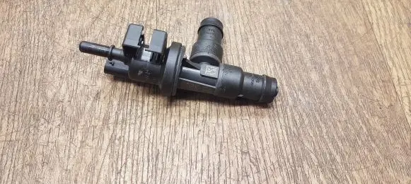 BMW 1 F40 Fuel tank valve 7614013