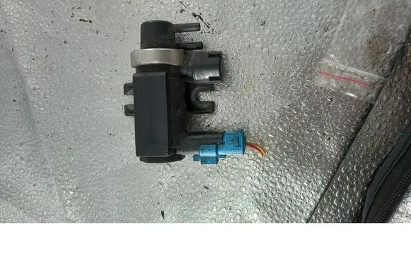 Peugeot 206 CC Vacuum valve