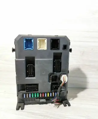 Citroen C3 Fuse module 9666952280 BSIEVX0400 20101006