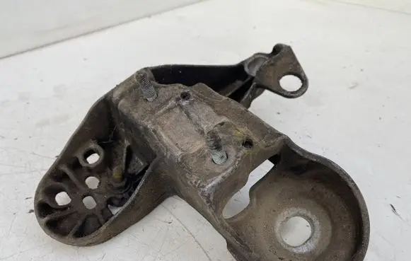 Audi A6 S6 C5 4B Engine mounting bracket