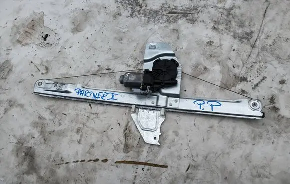 Peugeot Partner Front door electric window regulator 402104B