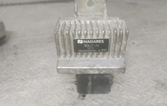 Nissan Qashqai Glow plug pre-heat relay 9640469680A