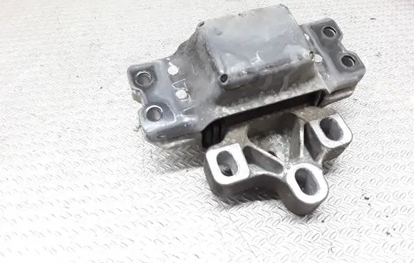 Skoda Octavia Mk2 (1Z) Engine mount bracket