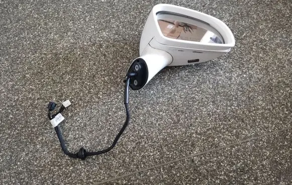 Front door electric wing mirror