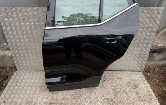 Volvo XC40 Rear door