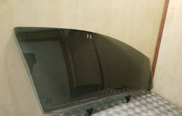 Nissan Qashqai Front door window glass four-door