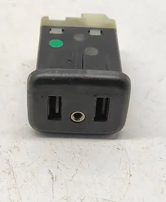Chevrolet Camaro USB socket connector 13509942