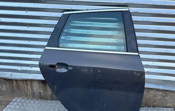 Opel Astra J Rear door