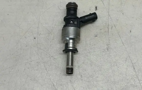 Audi A8 S8 D4 4H Fuel injector 1079036N 104790532
