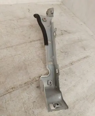 Opel Vivaro Fender mounting bracket