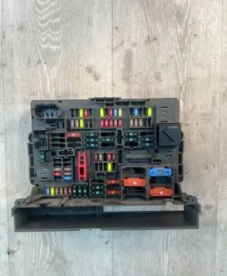 BMW 1 E82 E88 Fuse module 9119444