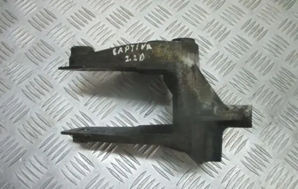 Chevrolet Captiva Engine mounting bracket