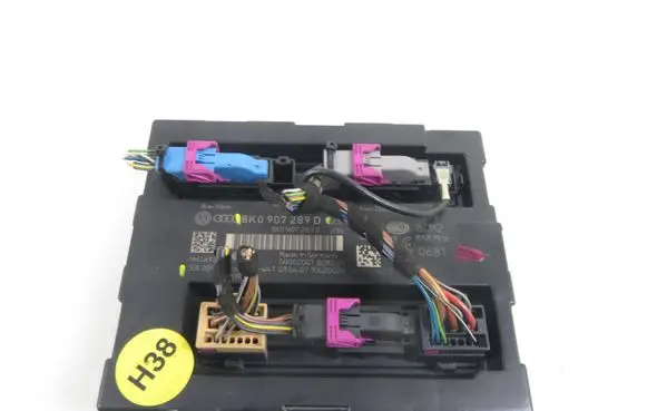 Audi A5 8T 8F Central body control module 5DK00940600 8K0907289D