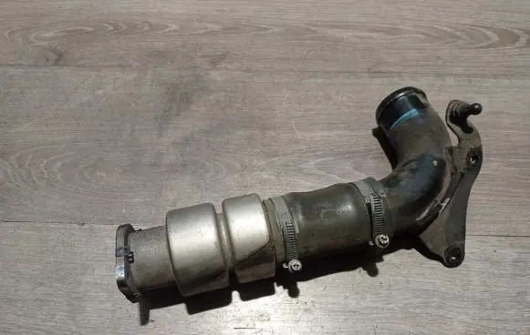 Volvo V40 Intercooler hose/pipe AV616C750AE